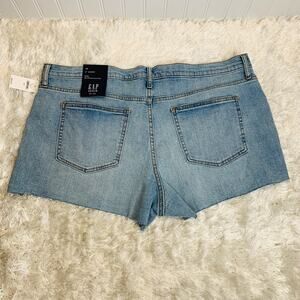 NWT Gap Stretch Light Wash  Jean Shorts 3" Short Xz 34